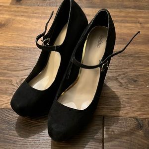 Moderately worn great shoe decent condition.